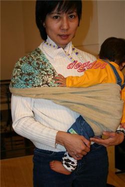 Lovely Mama snuggle pouch 